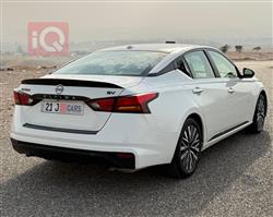 نيسان ألتيما